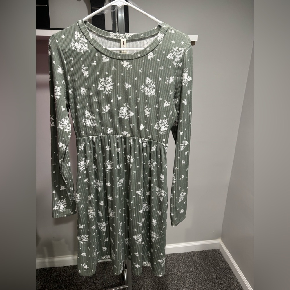 PinkBlush Olive Green & White Floral Long Sleeve Maternity Dress Large NWOT